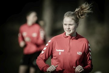 Bild 39 - F Rot Schwarz Kiel - SV Henstedt Ulzburg 2 : Ergebnis: 1:1